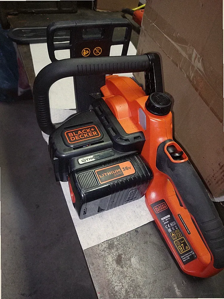 Black+Decker 36-V-Li-Ion-Akku-Kettensäge GKC3630L20 wie neu.2xverwendet