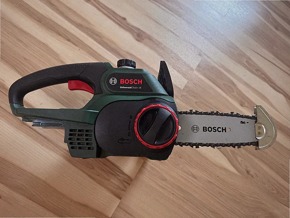 Bosch Akku Kettensäge UniversalChain 18V (ohne Akku)