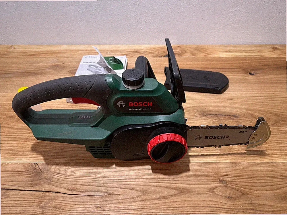 Bosch UniversalChain 18V Akku-Kettensäge ohne Akku und Ladegerät Leicht - Grün