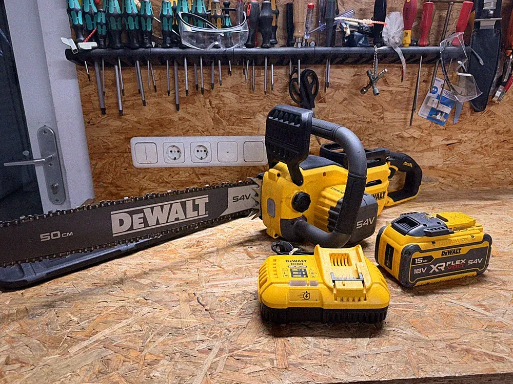 DeWALT Akku Kettensäge DCMCS575 54 V + Dewalt 15AH Akku und Ladegerät !! Top !!