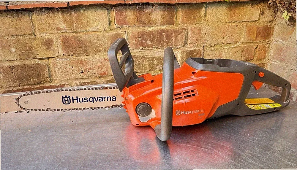 Husqvarna Akku-Kettensägen