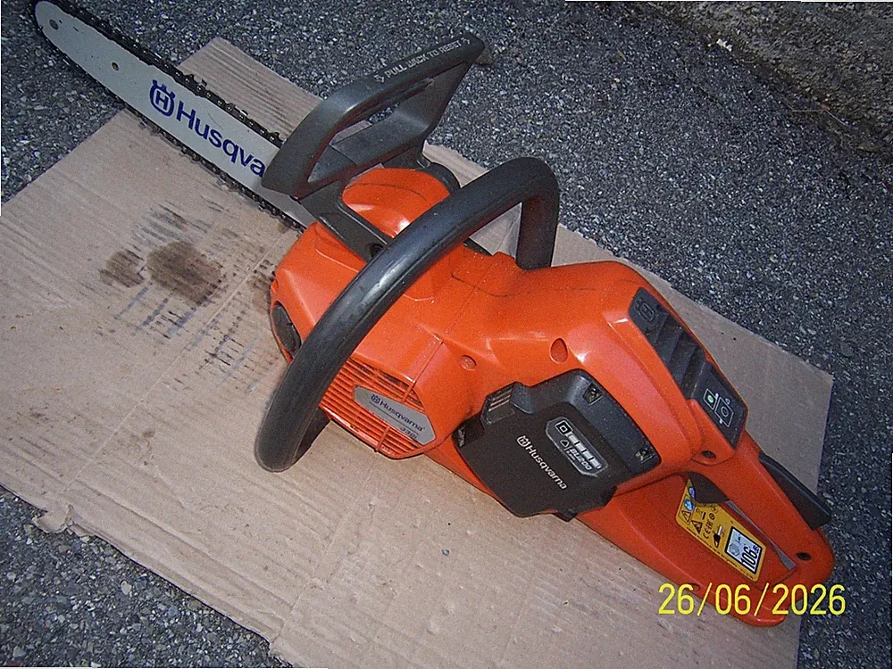 Husqvarna 330i, Akkusäge leicht defekt, (Schalter)