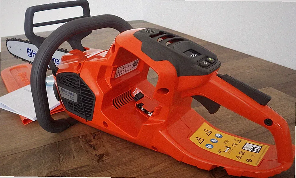 Husqvarna Akku-Kettensäge