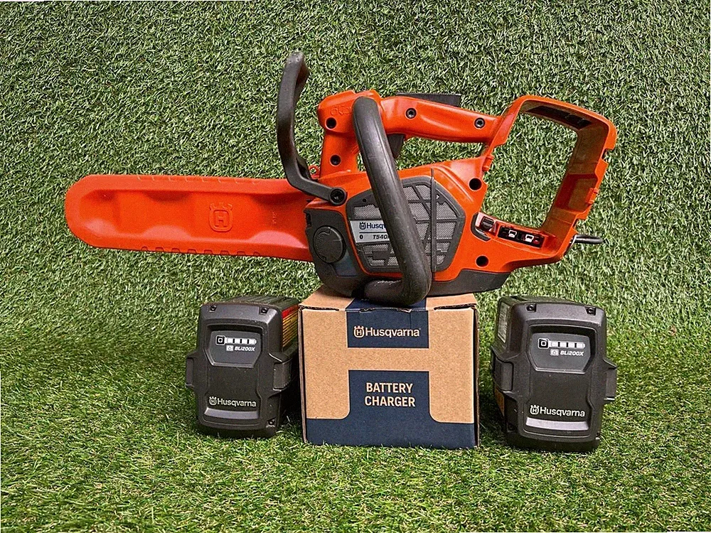 Husqvarna Akku Motorsäge T540iXP Kettensäge mit 2x Akkus Bli200X und Ladegerät