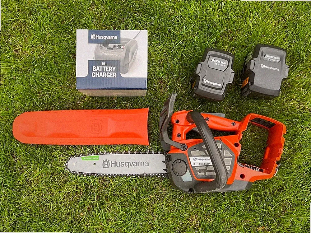 Husqvarna Akku Motorsäge T540iXP Kettensäge mit 2x Akkus Bli200X und Ladegerät