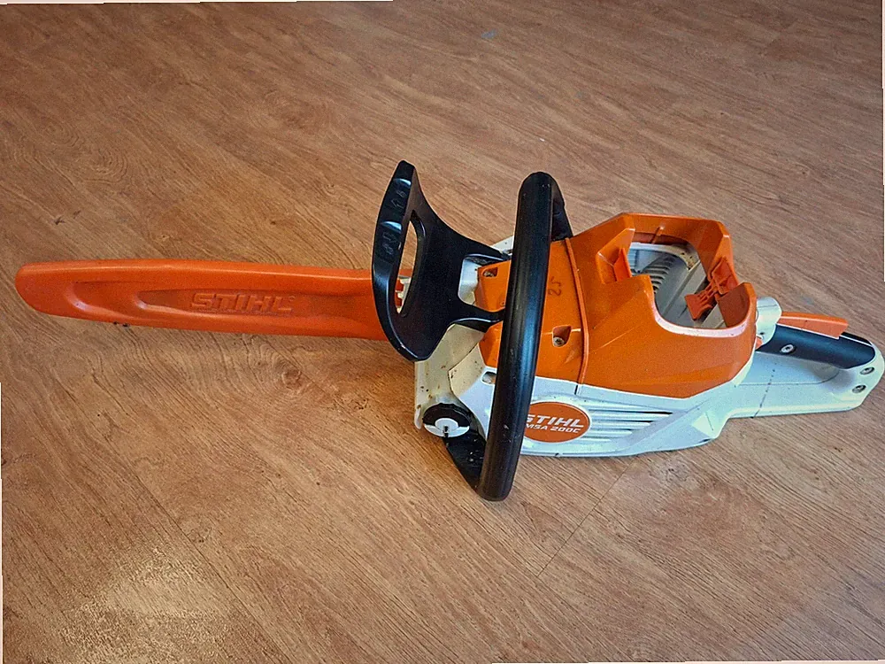 STIHL Akku Kettensäge MSA 200 Motorsäge Säge mit Carving Schwert