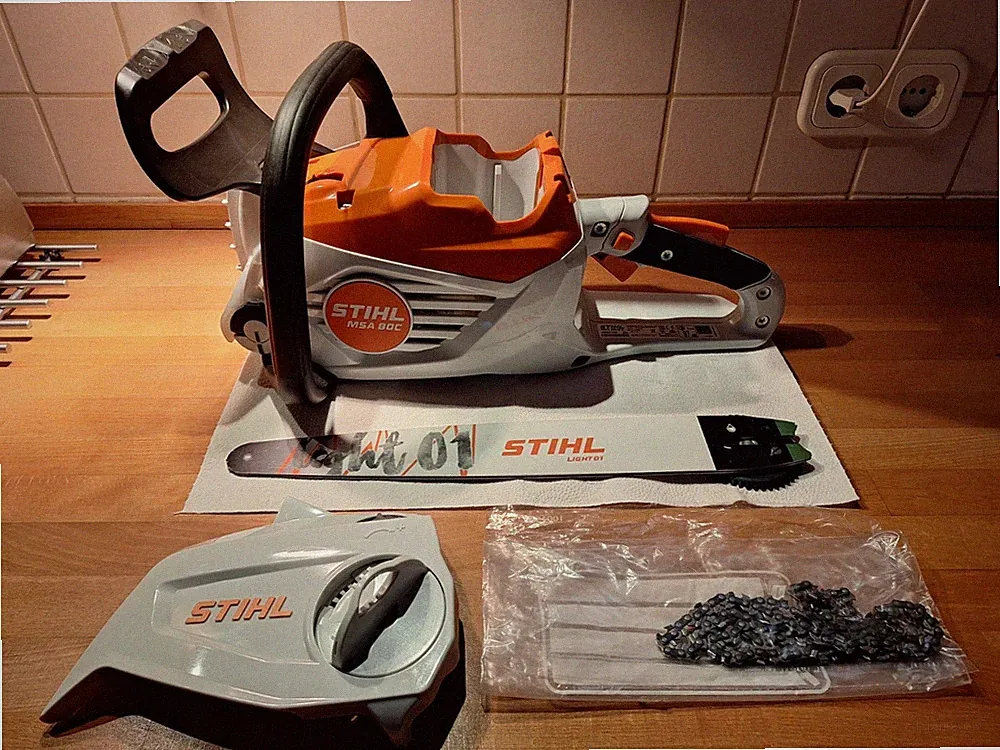 Stihl AKKU Kettensäge MSA 80 C - 11/2025 - 35 cm Schwert - 2 ZWEI x Kette - TOP
