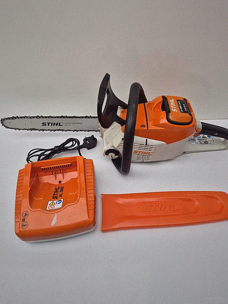 STIHL MSA 220 C Akku Kettensäge 14" Stabscheide
